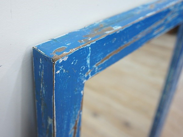 オールドチーク材のミラー 60cm×40cm アンティークブルー 青色 壁掛け鏡 チーク無垢材フレーム  古材フレーム 4枚目の画像