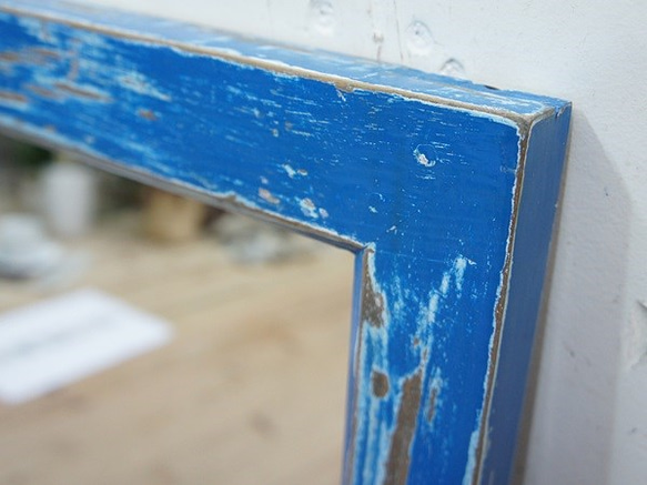 オールドチーク材のミラー 60cm×40cm アンティークブルー 青色 壁掛け鏡 チーク無垢材フレーム  古材フレーム 5枚目の画像