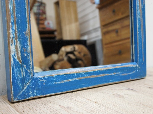 オールドチーク材のミラー 60cm×40cm アンティークブルー 青色 壁掛け鏡 チーク無垢材フレーム  古材フレーム 6枚目の画像
