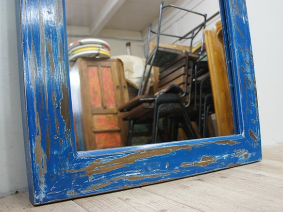 オールドチーク材のミラー 80cm×60cm アンティークブルー 青色 壁掛け鏡 チーク無垢材フレーム 古材 古木 3枚目の画像