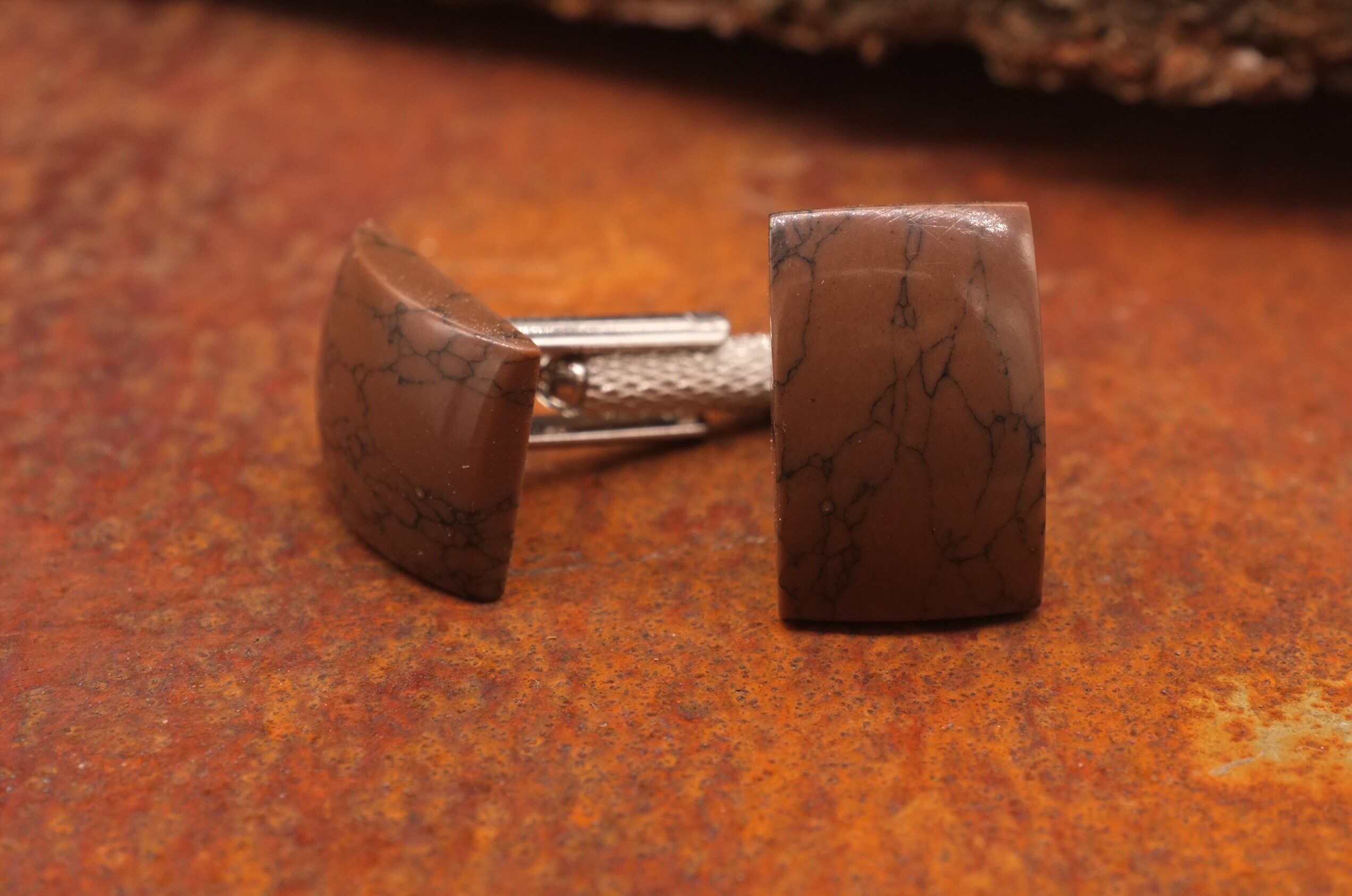 スポルデッド ブラウン ストーン カフス