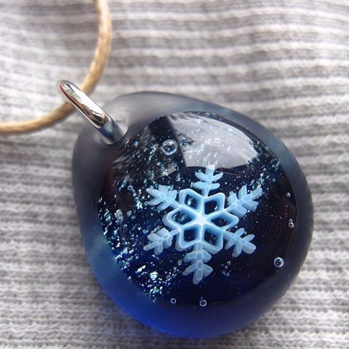 とんぼ玉】雪の結晶のペンダント。【小】【ガラス工芸