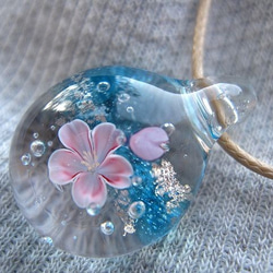 【とんぼ玉】桜のペンダント。　Sサイズ。【ガラス工芸】 2枚目の画像
