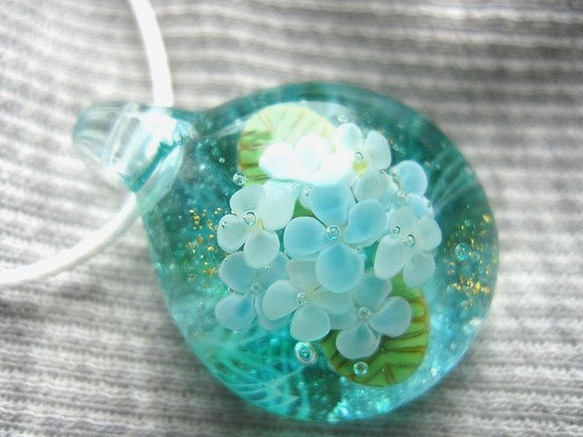 入荷now 買えない とんぼ玉】紫陽花のペンダント【ガラス工芸】 ネックレス アクセサリー