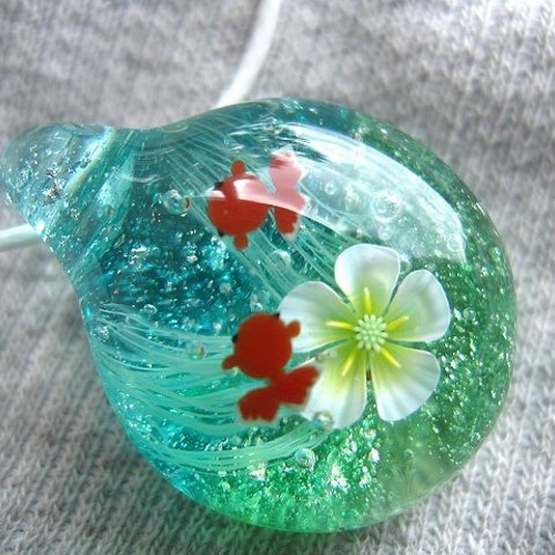 とんぼ玉】梅花藻と金魚のペンダント 【ガラス工芸】 ネックレス