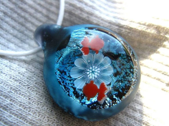 とんぼ玉】神秘湖 金魚 ブルー フロスト加工 【ガラス工芸