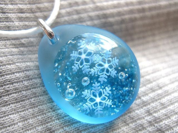 とんぼ玉】雪の結晶のペンダント【ガラス工芸】 ネックレス