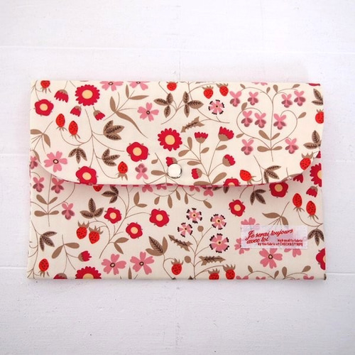 新品 ファミリア 母子手帳ケース リバティ レッド bl マルチ