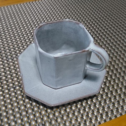 四角形の陶器のマグカップ（淡雪） 2枚目の画像
