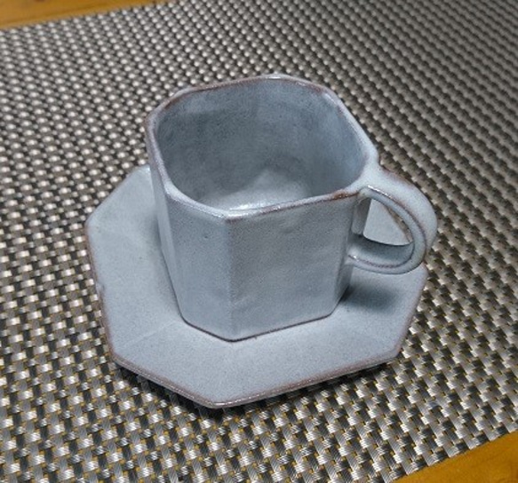 四角形の陶器のマグカップ（淡雪） 2枚目の画像