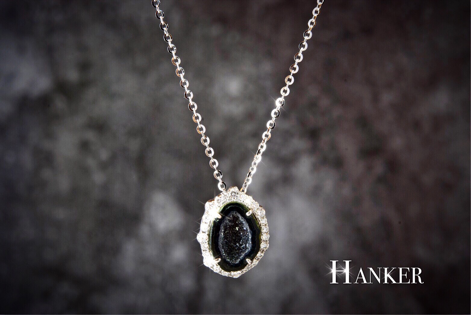 周波数ブラックホール周波数 - 18K（750）天然ダイヤモンド+ミニブラックオニキスクリスタル洞窟ペンダント