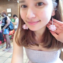 膚、粉色-天絲綻放美麗大花系耳環 第1張的照片