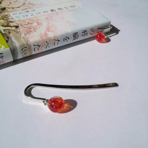 蜜柑色琉球ガラスのミニブックマーカー 2枚目の画像