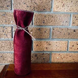 ワインラブな方、プレゼント用に良いですよ スエード革のワインボトルケース レッド 1枚目の画像