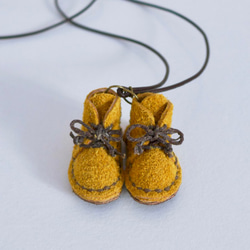 MINI BOOTS NECKLACE 第2張的照片