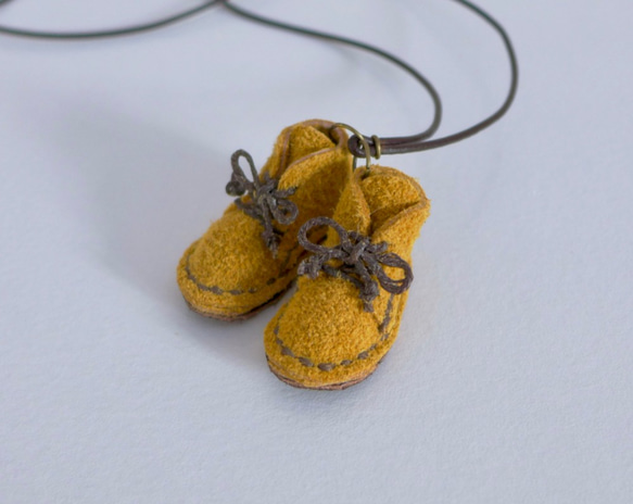 MINI BOOTS NECKLACE 第3張的照片