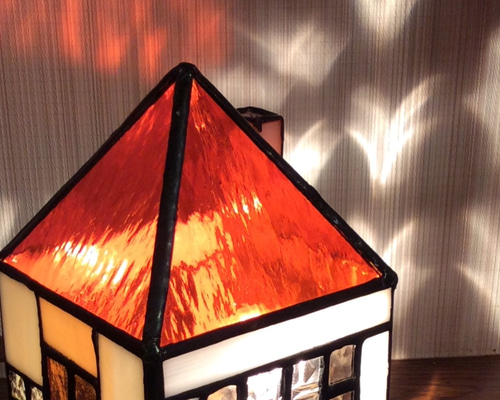 送料込素敵な赤色の屋根テラリウム10角形高級ステンドグラス2箇所