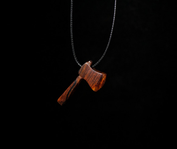 Cocobolo~斧~木製のネックレス 2枚目の画像