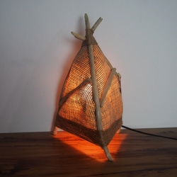 【癒しの灯り】流木と麻布の優しい光のインディアンテント風テーブルライト 1枚目の画像