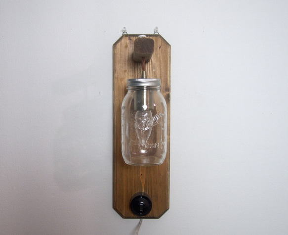 【ボトルランプ】ボールメイソンジャーの昭和を感じるレトロ調スイッチ付き壁掛けランプ 2枚目の画像
