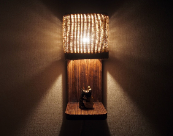 【癒しの灯り】麻布の光が優しい飾台付き壁掛けライト 4枚目の画像