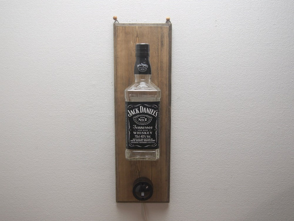 【ボトルランプ】ジャックダニエルの壁掛けランプ　レトロ調スイッチ付 2枚目の画像