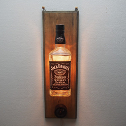 【ボトルランプ】ジャックダニエルの壁掛けランプ　レトロ調スイッチ付 3枚目の画像