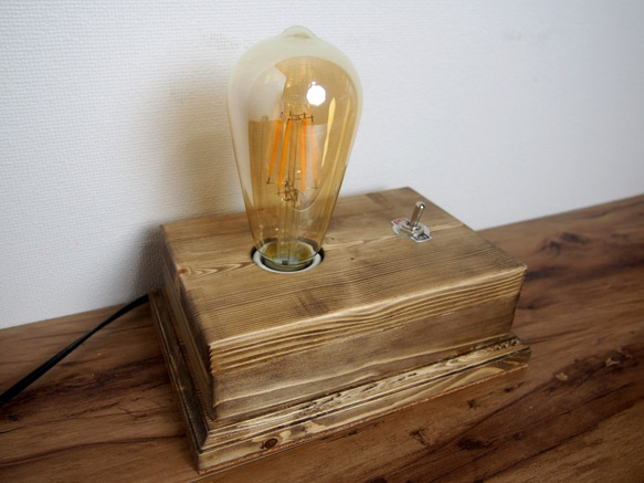 【癒しの灯り】アンティーク調ウッドボックススタンドランプ　Aタイプ　レトロ調電球付 1枚目の画像