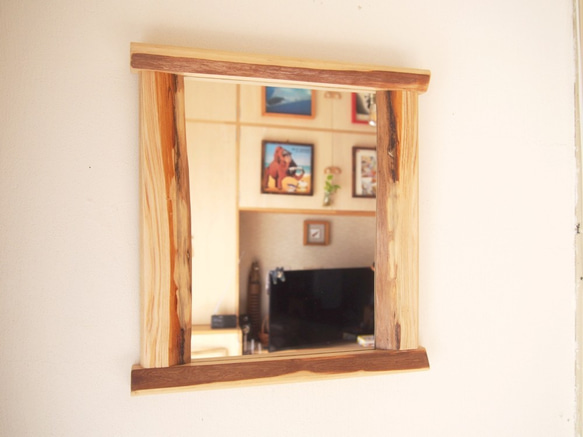 【ミラー・鏡】木肌を活かしたナチュラル壁掛けミラー　縦でも横でも 1枚目の画像