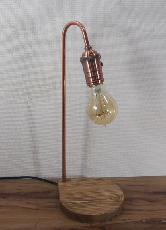 【癒しの灯り】曲げ銅管のレトロ調スタンドライト Aタイプ レトロ調エジソン電球付き 2枚目の画像