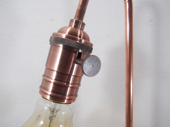 【癒しの灯り】曲げ銅管のレトロ調スタンドライト Aタイプ レトロ調エジソン電球付き 4枚目の画像