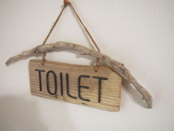 【流木】流木板と錆番線文字のトイレ（TOILET）サインプレートA 3枚目の画像