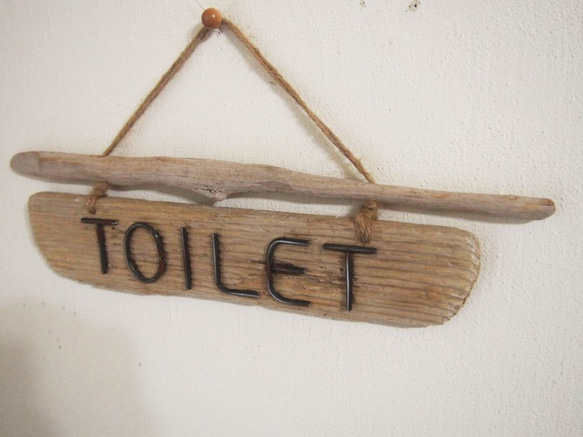 【流木】流木板と錆番線文字のトイレ（TOILET）サインプレートB 3枚目の画像