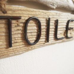 【流木】流木板と錆番線文字のトイレ（TOILET）サインプレートB 4枚目の画像