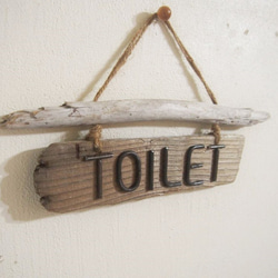 【流木】流木板と錆番線文字のトイレ（TOILET）サインプレートD 2枚目の画像