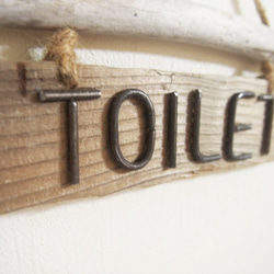 【流木】流木板と錆番線文字のトイレ（TOILET）サインプレートD 4枚目の画像