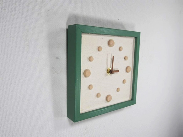 【時計】漆喰と粘土の素朴な壁掛け時計　外枠付 2枚目の画像