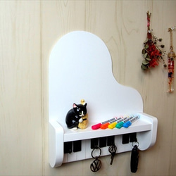 白いピアノ型のホワイトボード＆キーフック　鍵掛 1枚目の画像