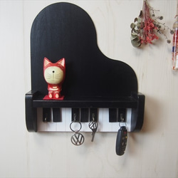 黒いピアノ型の黒板＆キーフック　鍵掛 1枚目の画像