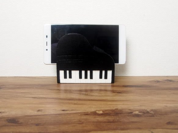 受注製作【スマホスタンド】ピアノ型の可愛いスマホ置き 2枚目の画像
