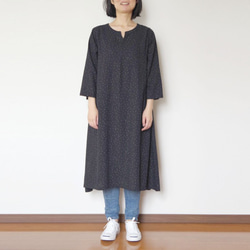 Manganese Kasuri 波點 A 字連衣裙黑色 第1張的照片
