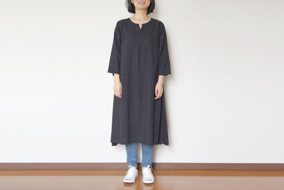 Manganese Kasuri 波點 A 字連衣裙黑色 第1張的照片