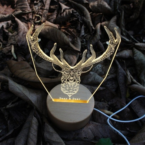 エルフは森の鹿：デスクトップ三次元の彫刻が施された木製のテーブル