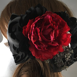 花の髪飾り　ヘッドドレス　レッドピオニー×リボン　クリスマス ハロウィン 結婚式などに 1枚目の画像