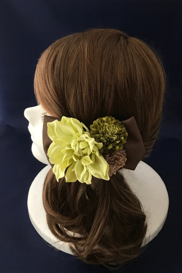 日式花朵髮飾淺綠色大麗花Shichi-kan三成人婚禮派對 第4張的照片