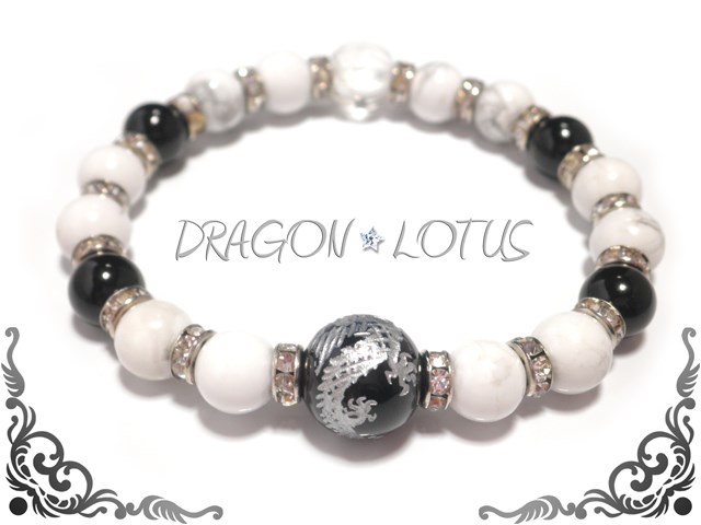 【精神と身体を浄化!!】　天然石ハウライトとオニキスを使ったドラゴンロータスアクセサリーブレスレット