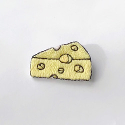 チーズの刺繍ブローチ 1枚目の画像