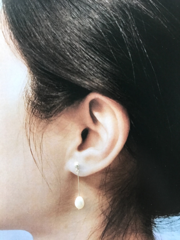 天然淡水珍珠系列---925純銀簡約氣質耳環---垂墜水滴珍珠 第2張的照片
