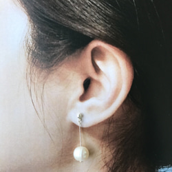 天然淡水珍珠系列---925純銀簡約氣質耳環---垂墜圓珍珠 第2張的照片