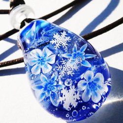《氷華～雪の結晶》　ペンダント　ガラス　とんぼ玉　雪の結晶 4枚目の画像